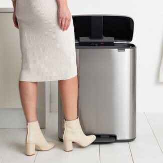 פתיחה עם דוושה (עם הרגל)