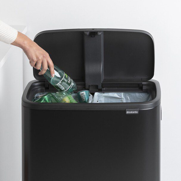 Bo Touch Bin Hi 2 x 30L Black 8710755130625 Brabantia 300dpi 1590x1590px 6 NR 14922 21488.1556288228